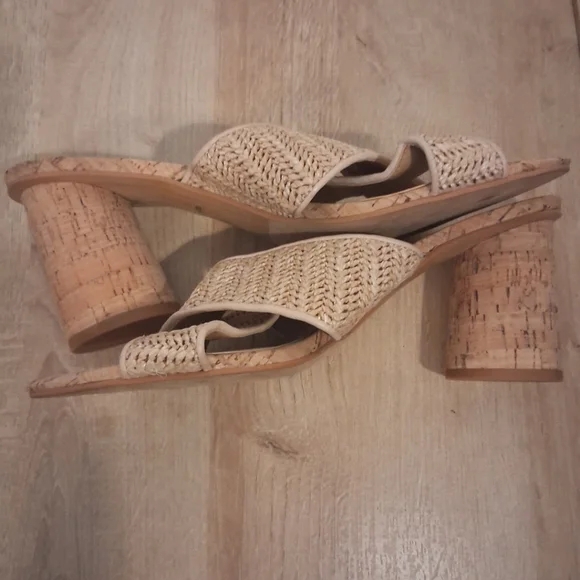 Dolce Vita Sandals Nude Tan Beige Raffia Rattan Heeled Heels Size 9.5 - Picture 4 of 5